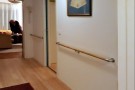 Handlauf im Flur passend zum Boden